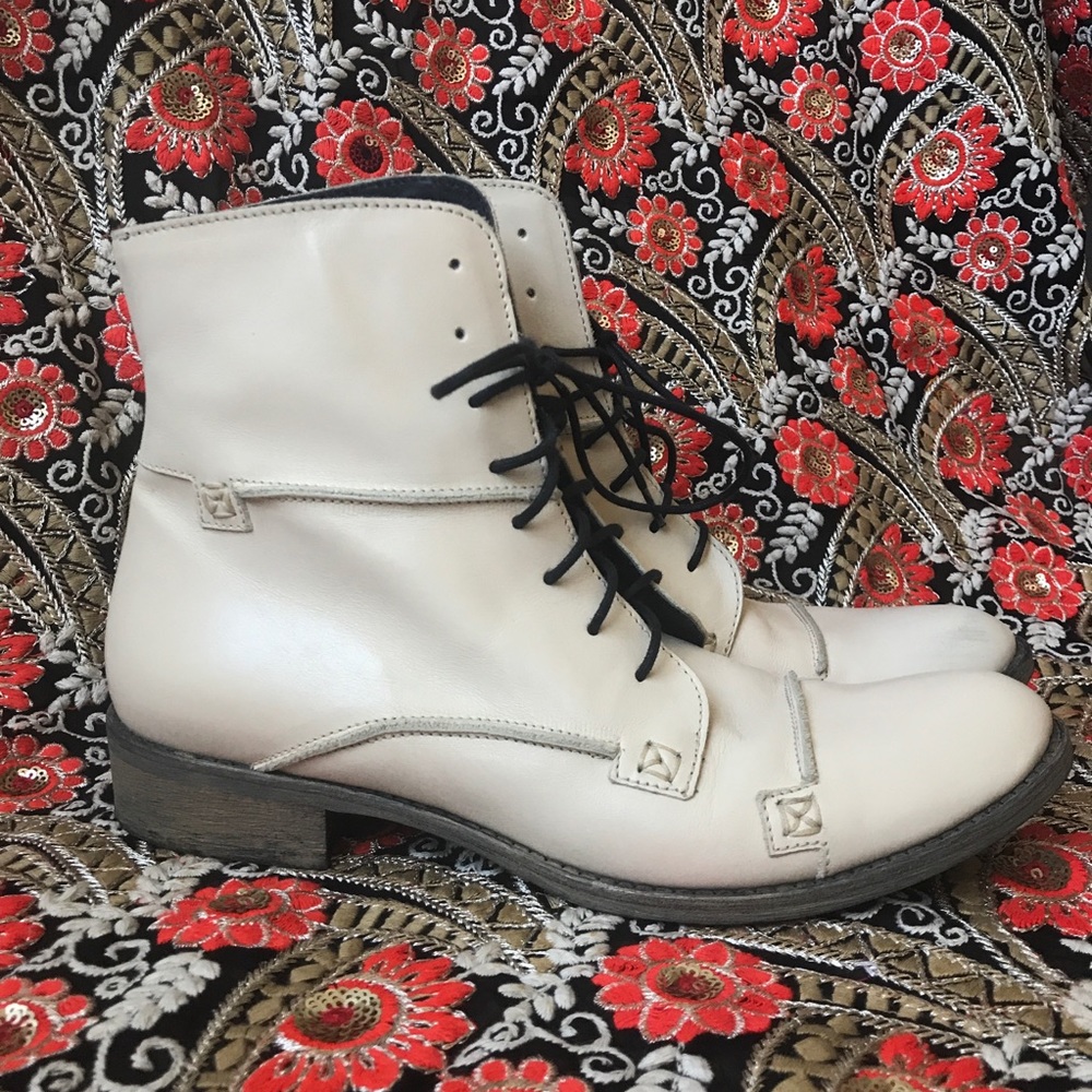 Charles David Leather Boots in Vintage White